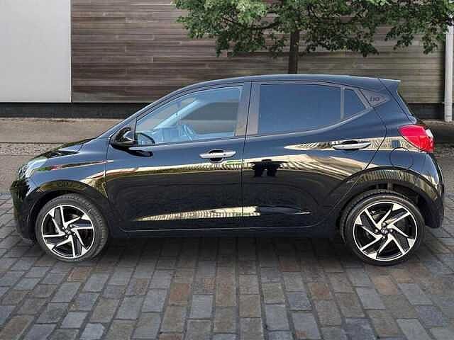 Hyundai i10 1.2 Premium Hatchback 5dr Petrol Manual Euro 6 (s/s) (84 ps)