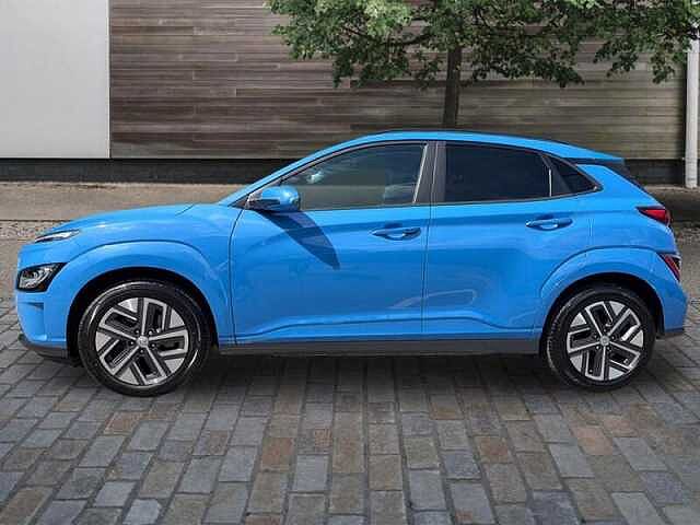 Hyundai KONA 39kWh Premium SUV 5dr Electric Auto (10.5kW Charger) (136 ps)