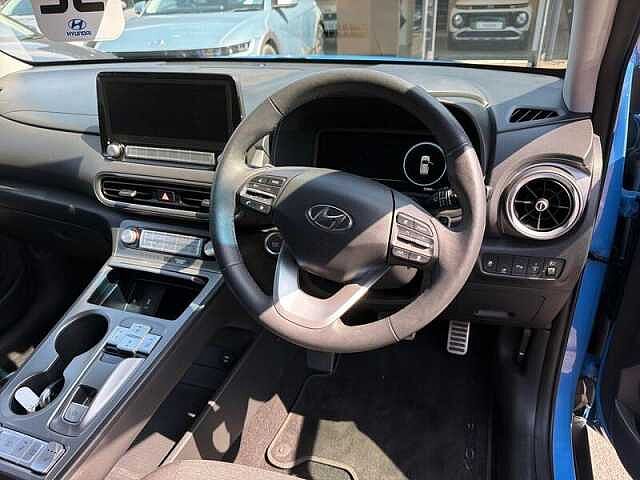 Hyundai KONA 39kWh Premium SUV 5dr Electric Auto (10.5kW Charger) (136 ps)