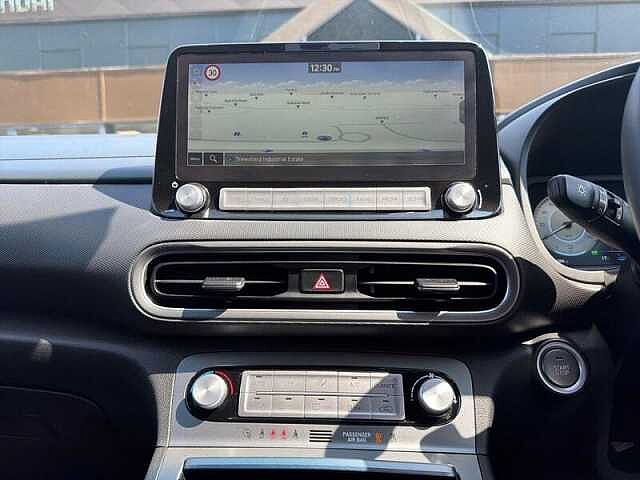 Hyundai KONA 39kWh Premium SUV 5dr Electric Auto (10.5kW Charger) (136 ps)